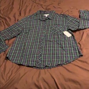 Women’s long sleeve plaid button up shirt